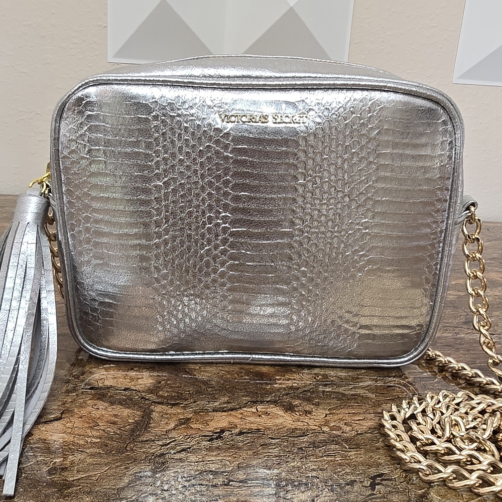 Victoria’s Secret Metallic Silver Snakeskin Crossbody Bag Gold Chain W/Tassle
